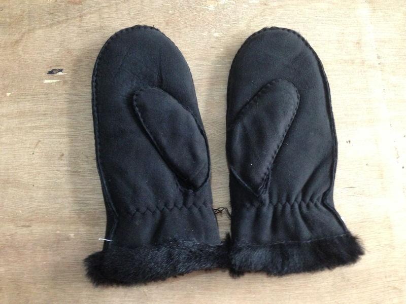 Shoe Shine Glove - alternate view 3